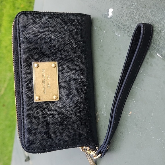 Michael Kors Handbags - Michael Kors black Leather Wristlet Wallet